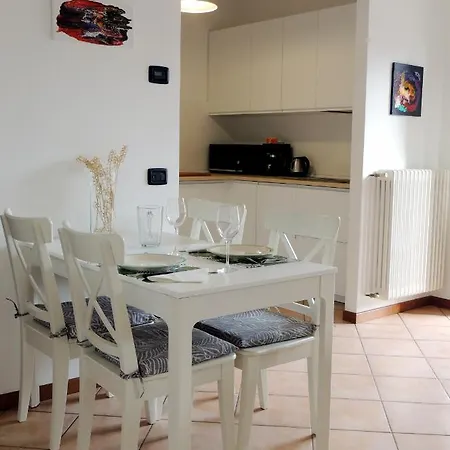 Apartament La Piazza Al Lago - A 40 Metri Dal Lago Mandello del Lario