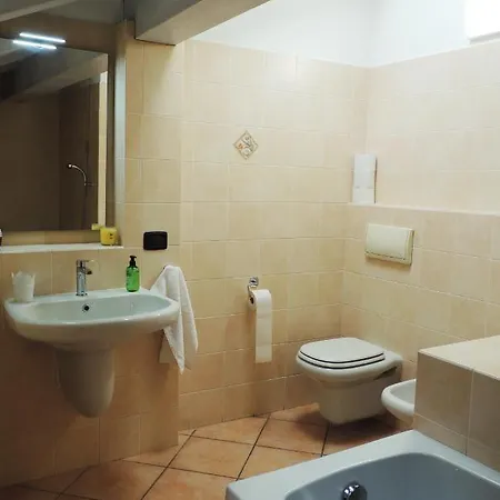 La Piazza Al Lago - A 40 Metri Dal Lago 만델로델라리오